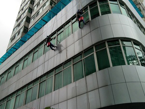 女子中队外墙清洗地